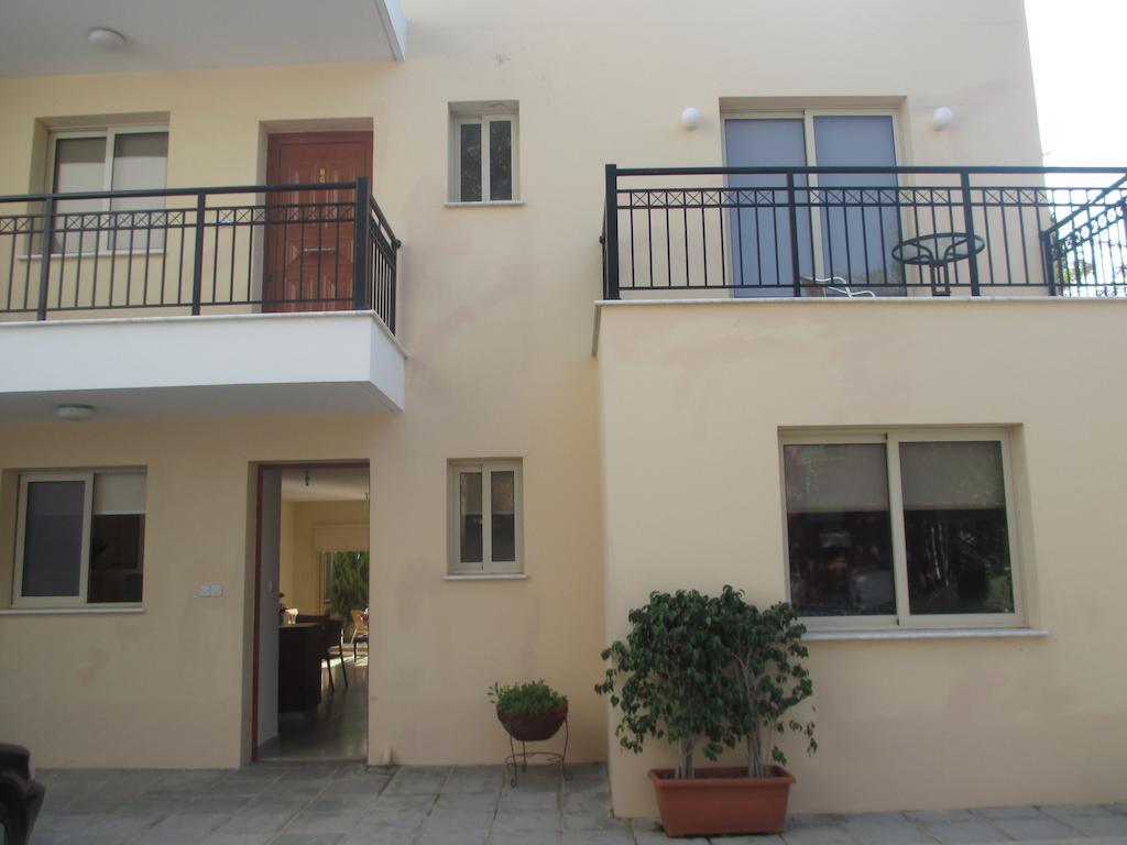 Byreva Apartments Paphos Bagian luar foto