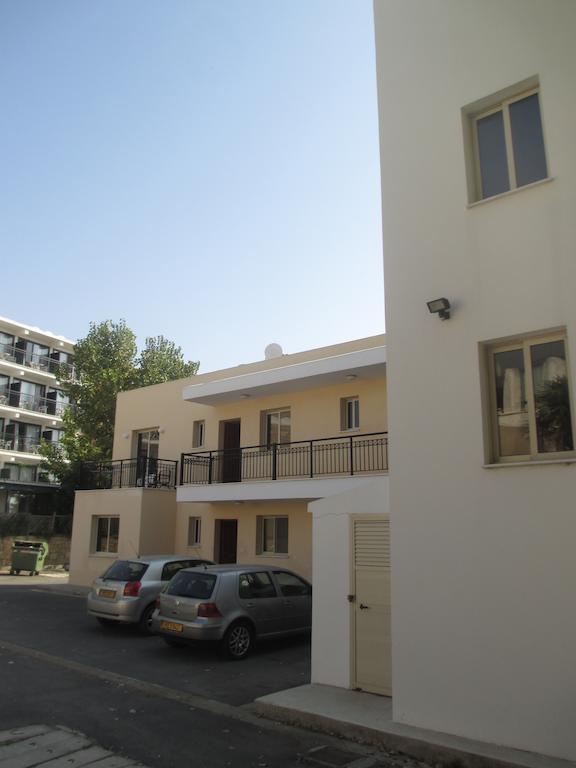 Byreva Apartments Paphos Bagian luar foto